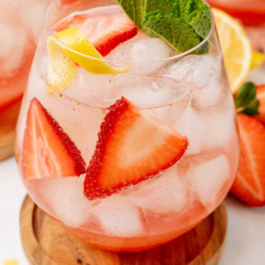 Night Orient alcoholfree botanical drink, juniper, herbs & Strawberry, 700 ml.